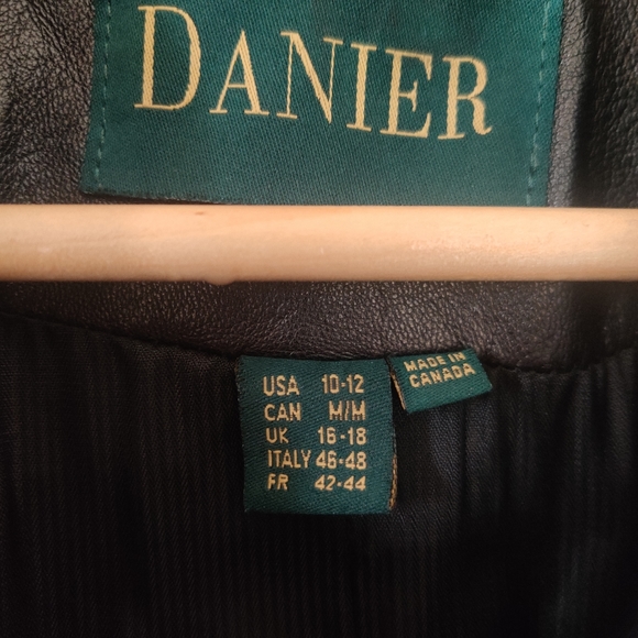Woman's Danier Leather jacket size M - Picture 4 of 6